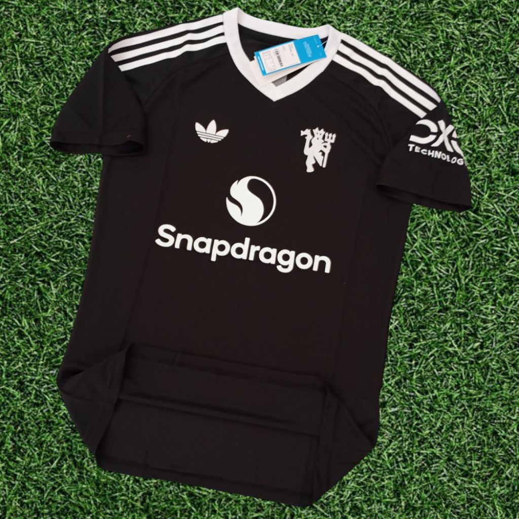 Manchester United GK 3rd 2024/25 Player Issue