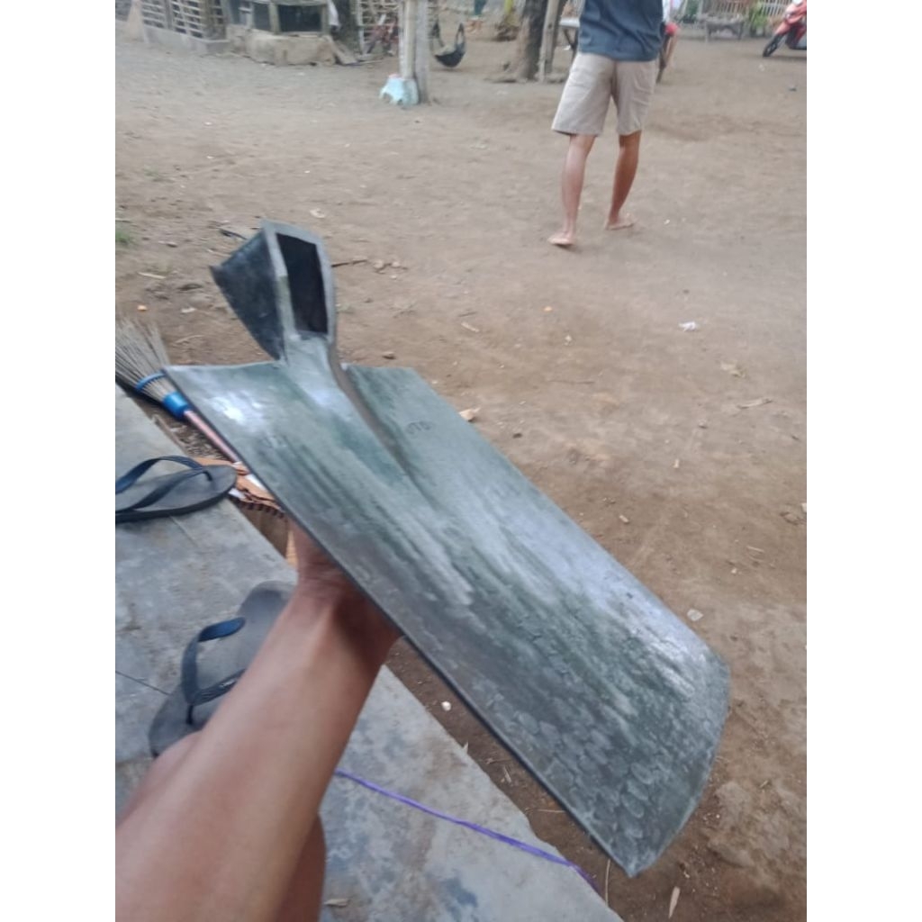 Cangkul baja isen super anti lengket by pande besi jember