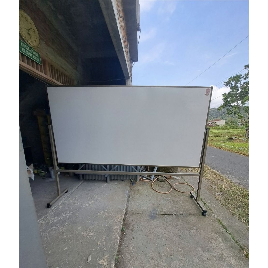 

white board papan tulis white board gantung ukuran 240x120cm white board DAIKO