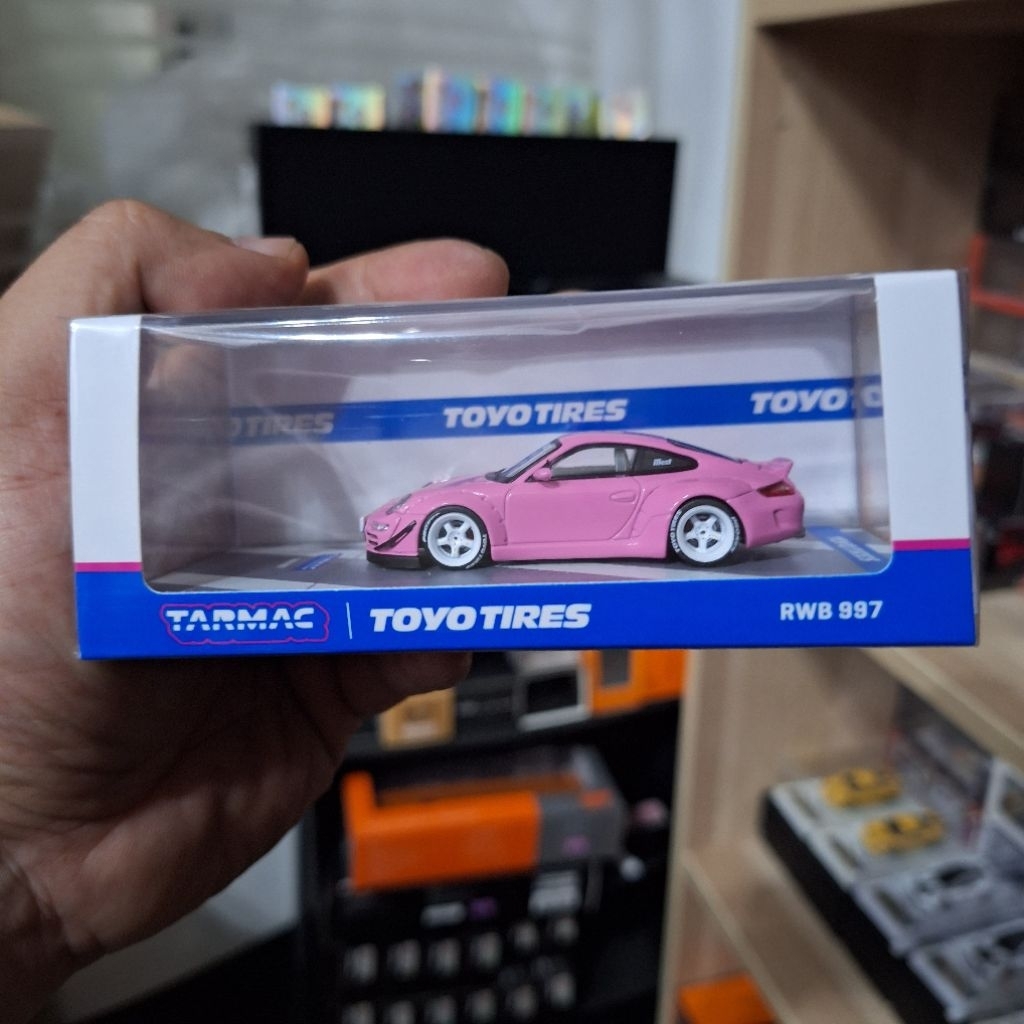 Tarmac Skala 64 Porsche RWB 997 Pink Toyo