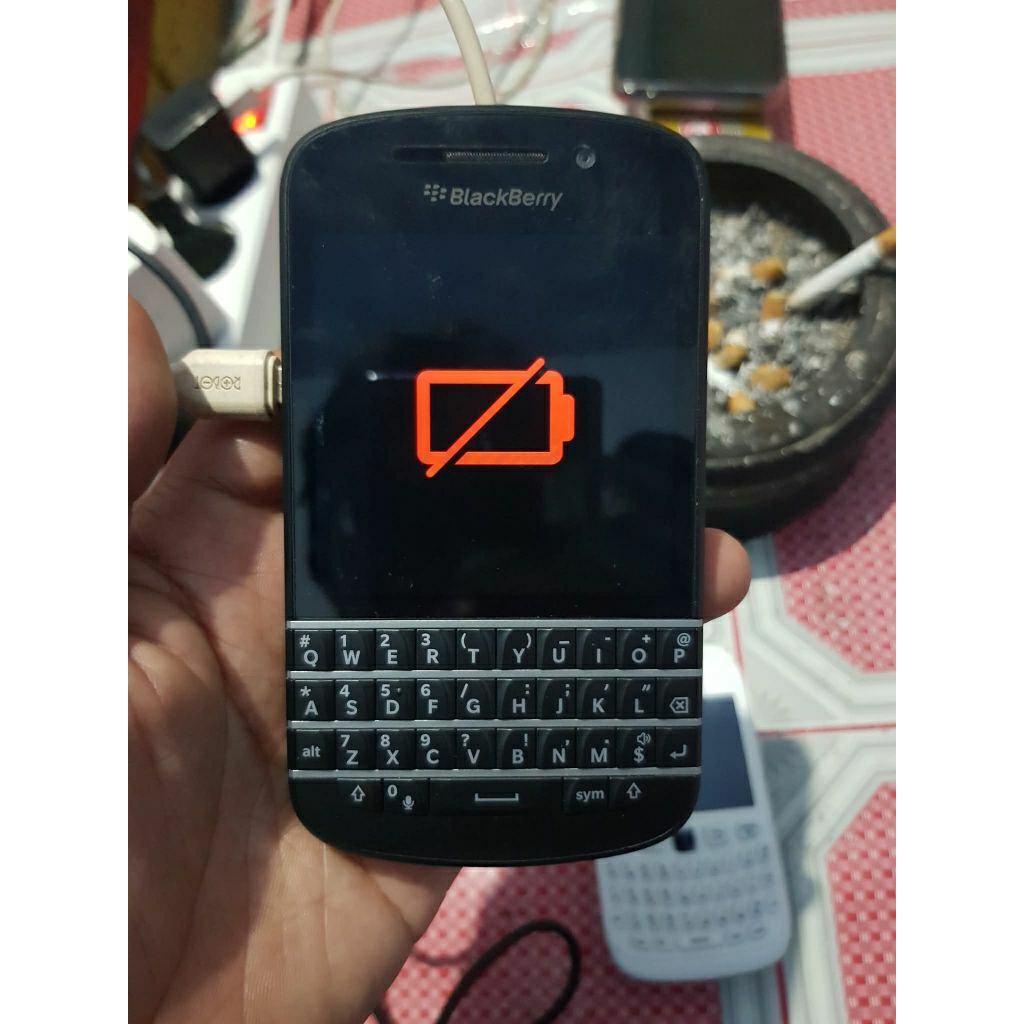 blackberry Q10 minus gada batrai