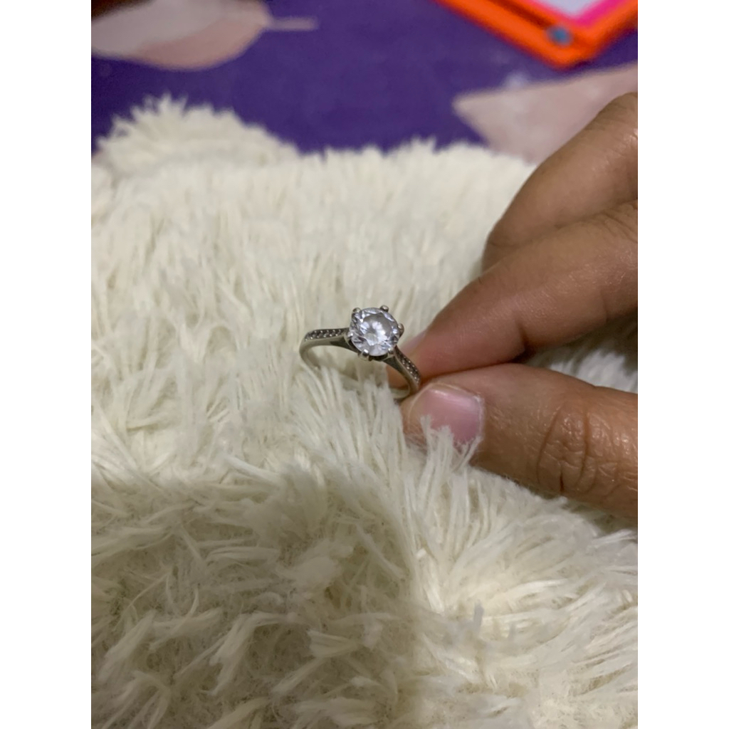 Cincin Emas putih berlian