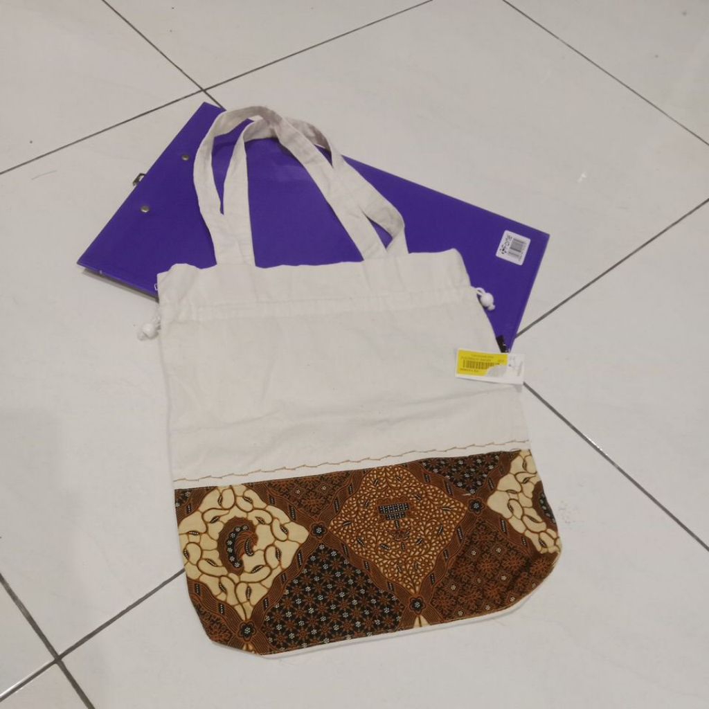 

tas kado kombinasi batik