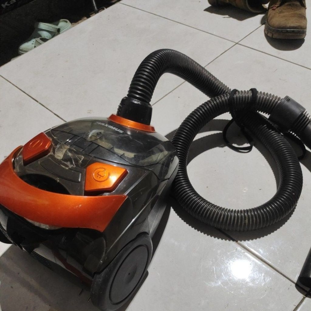 mesin sedot debu
