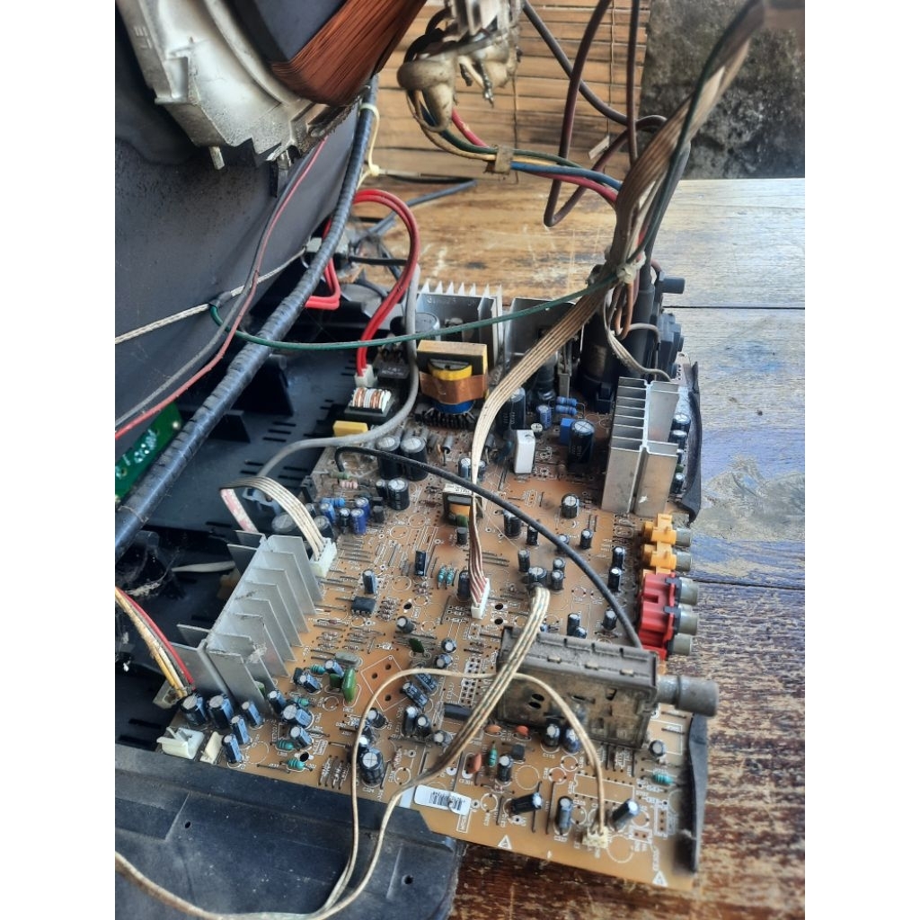 MESIN TV CRT / TABUNG POLYTRON SLIM 21 IN SUBWOFER NON EW