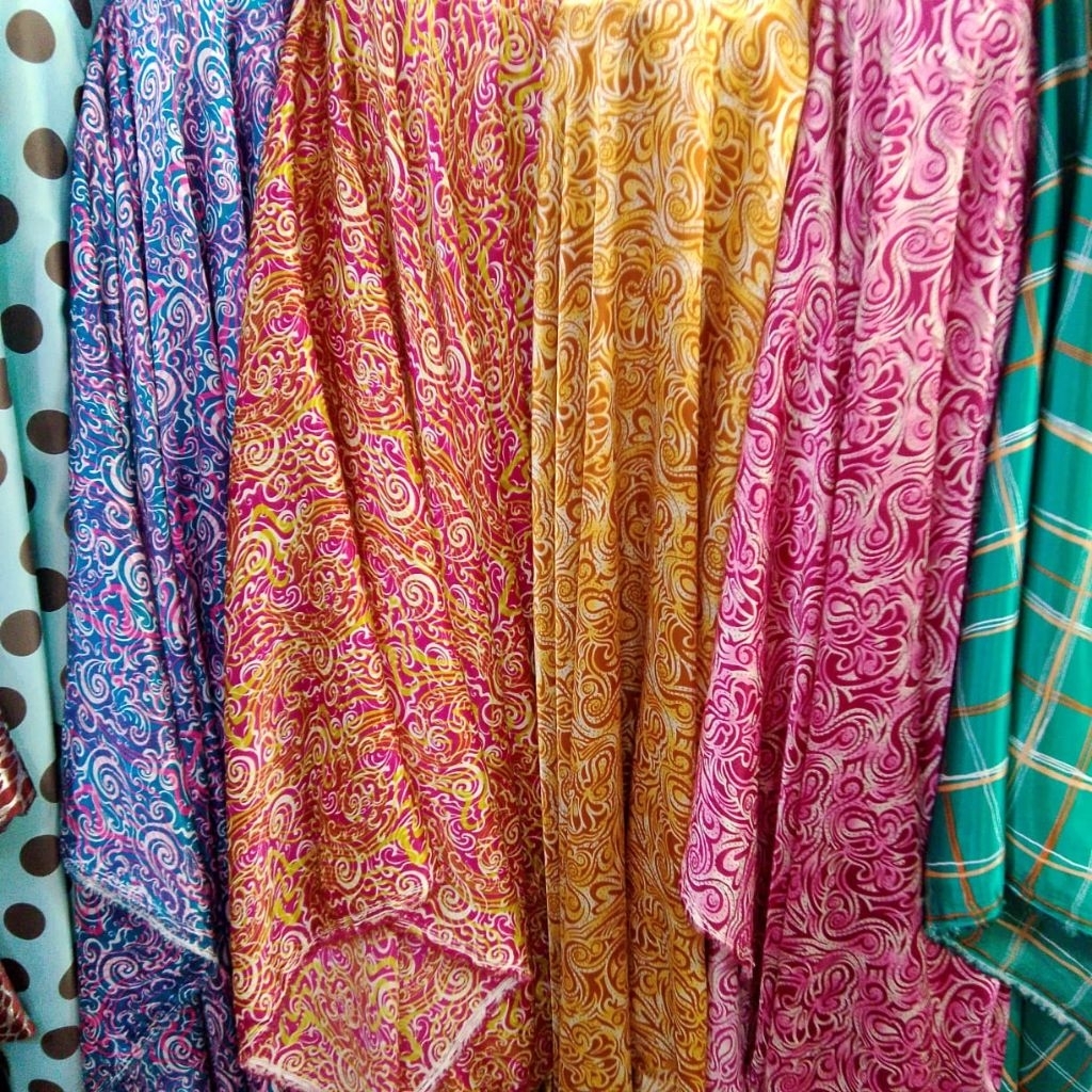 Kain Satin Silk Motif Abstrak – Halus & Glowing | Lebar 150CM aj