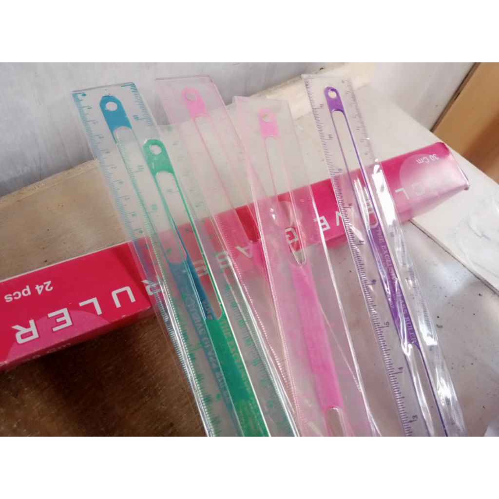 

Penggaris plastik 30 cm