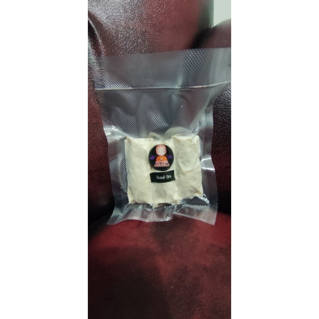 

Frozen lumpia ubi ungu mozarella