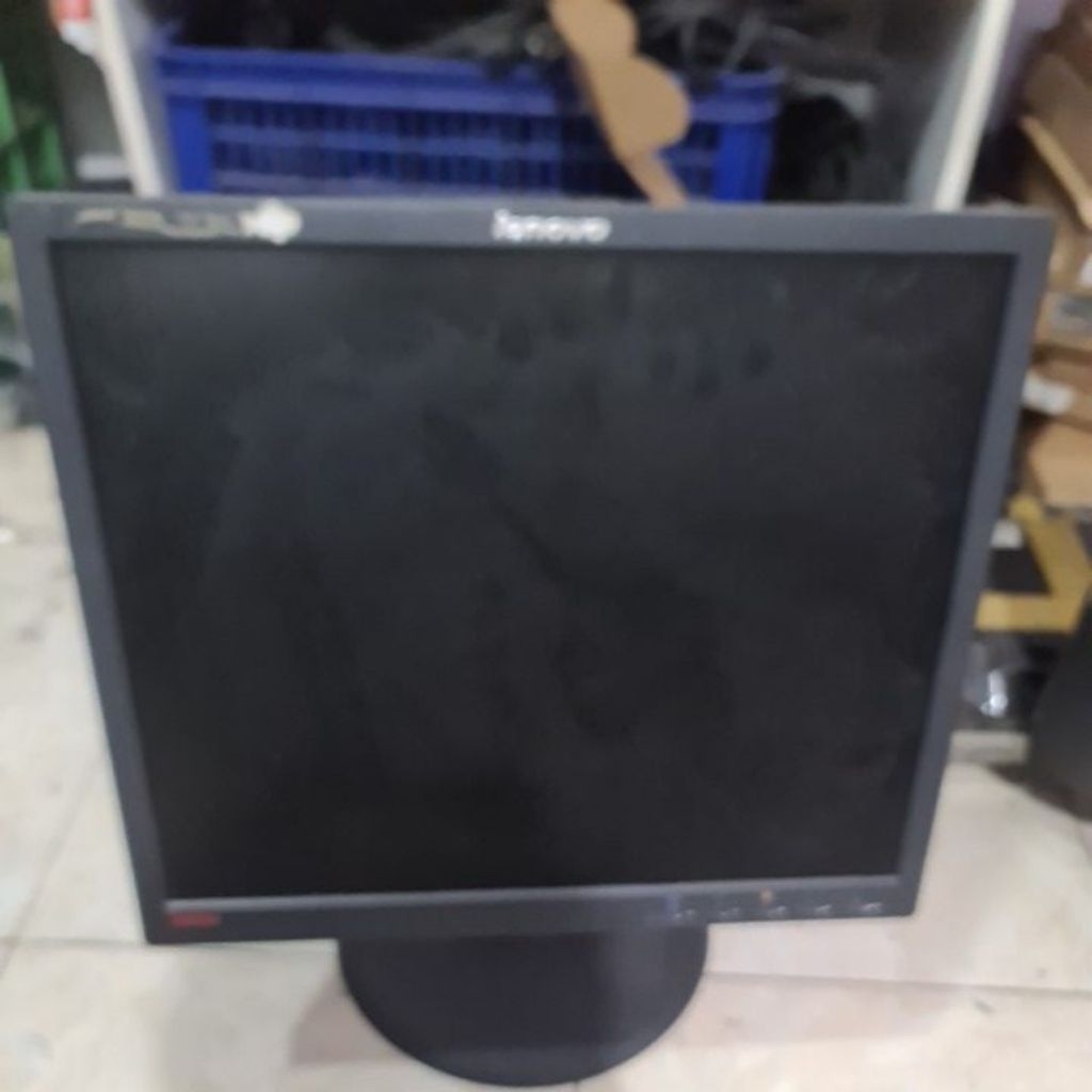 MONITOR LENOVO 19 KOTAK