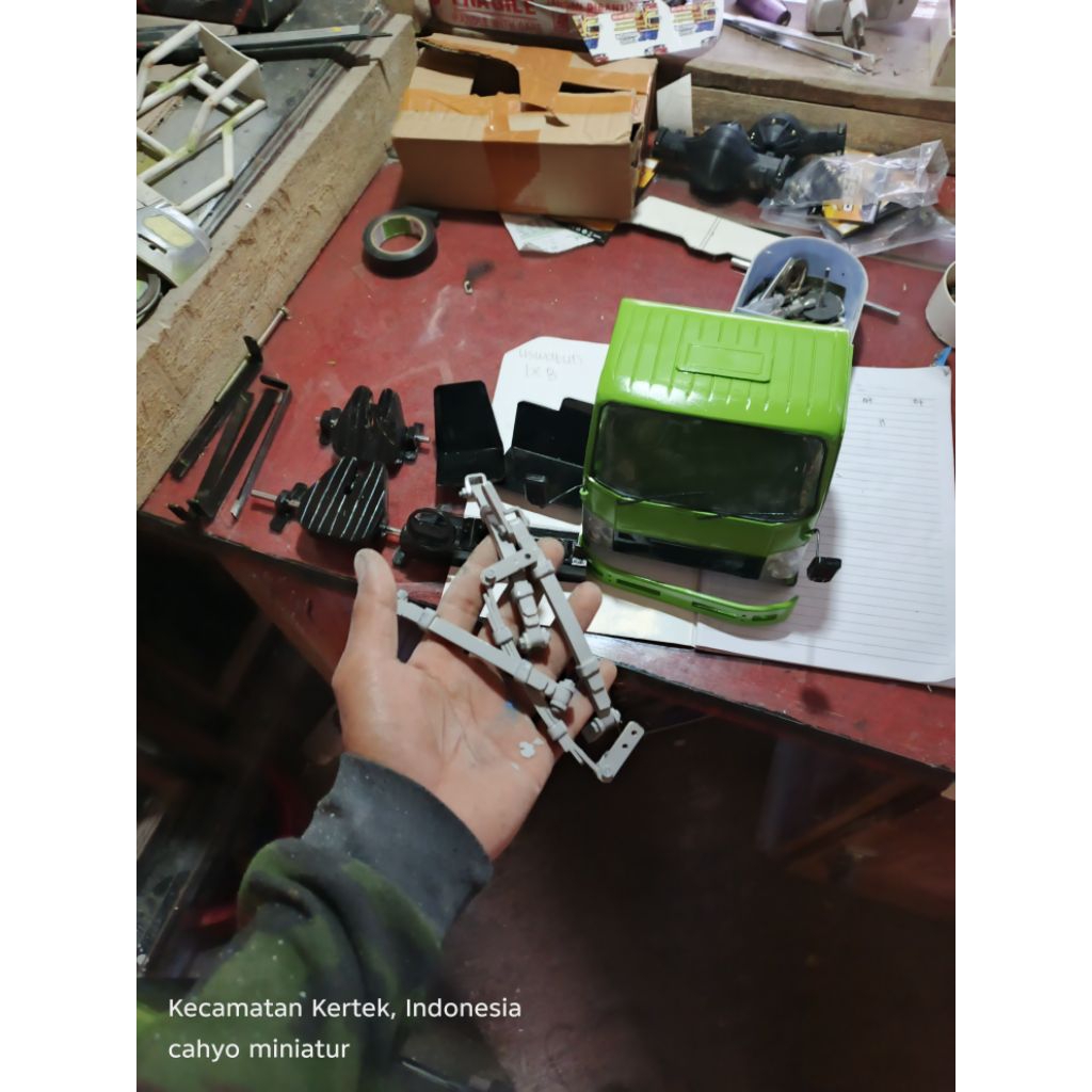 kabin miniatur truk isuzu giga  skala 1/14