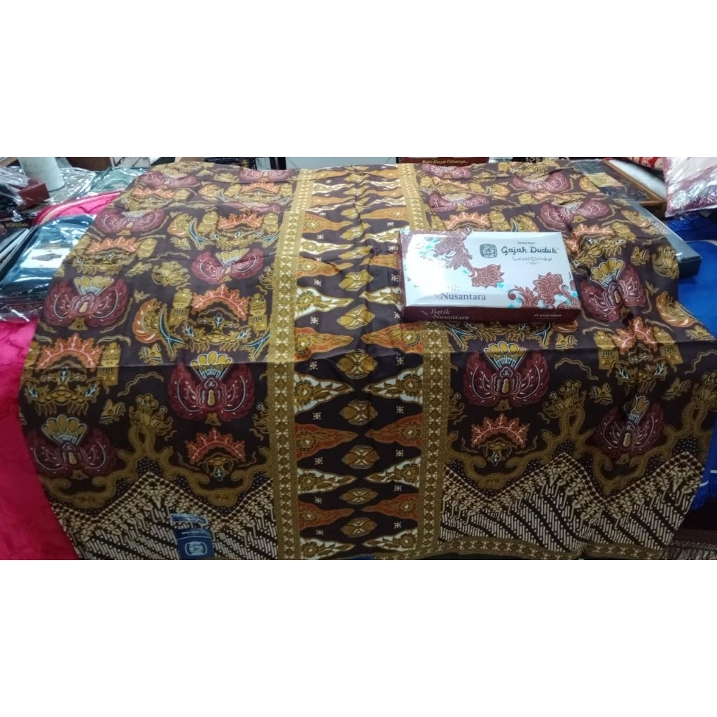 gajah duduk batik