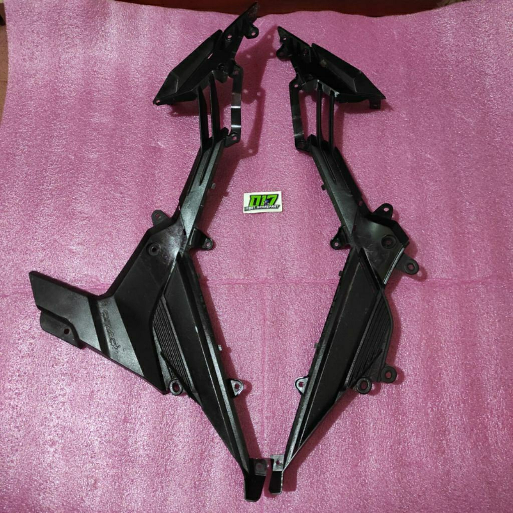Cover Side Sambungan Body Dalam Honda Sonic 150 Led kanan Kiri Original