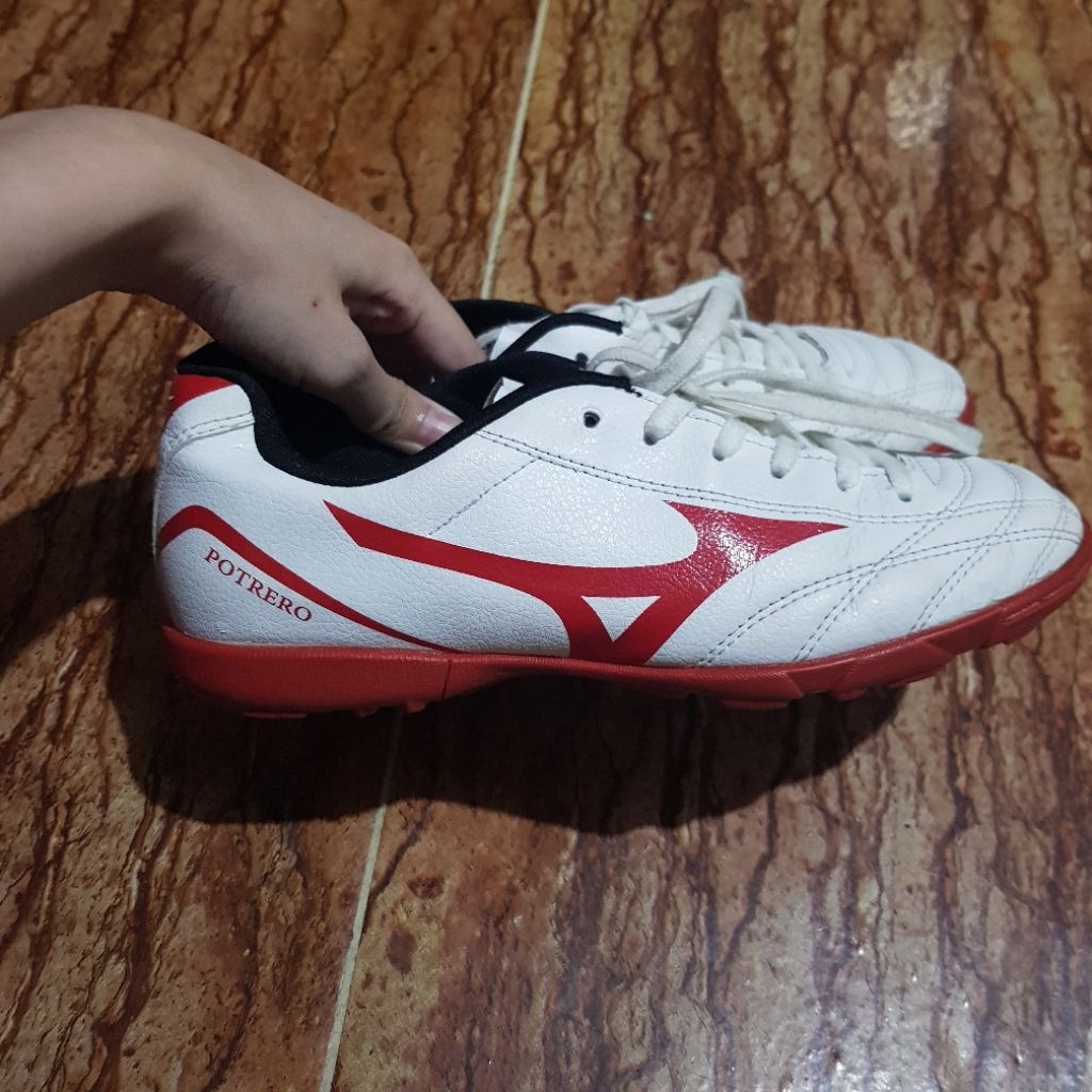 Mizuno Sepatu Futsal Size 37