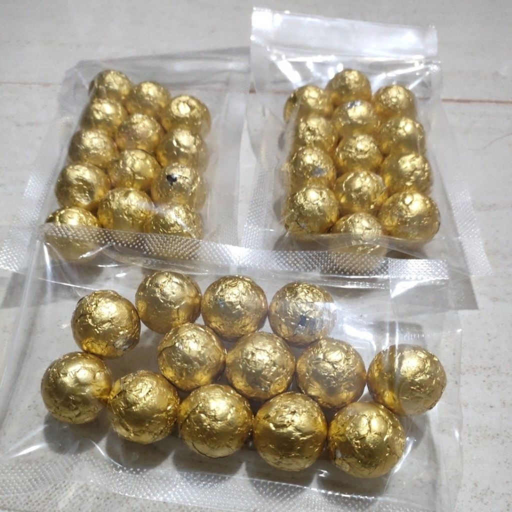 

coklat bulat isi 13 butir