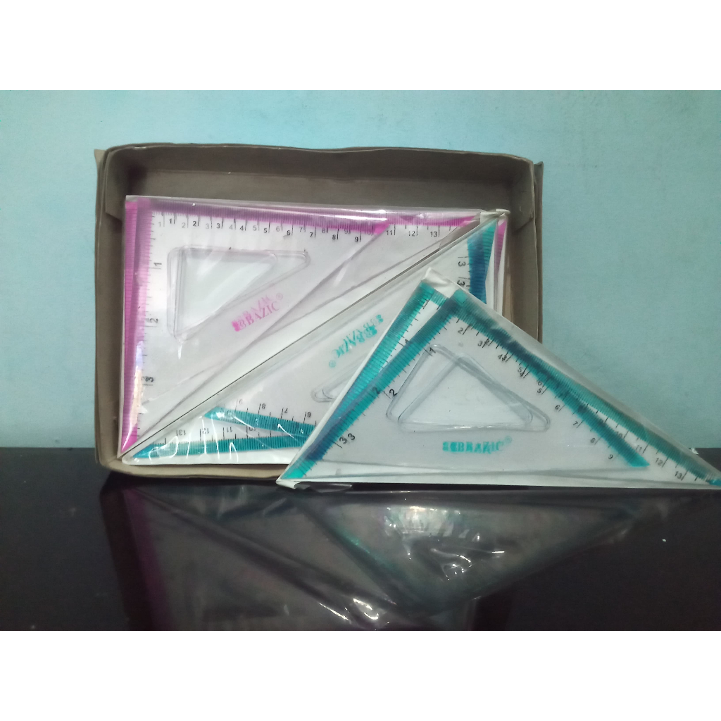 

Bazic Penggaris Segi Tiga One Set Plastik Berwarna / Penggaris Segitiga Bazic Isi 2