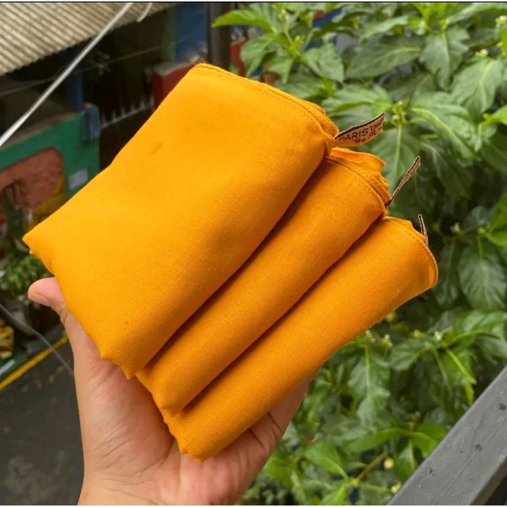 Hijab Segi empat Paris Premium Warna Kuning Mustard Ukuran 110×110 Cm
