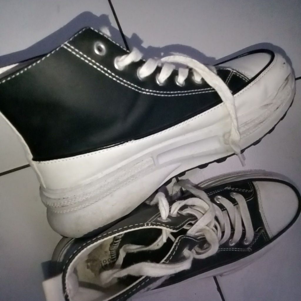 preloved sepatu sneaker