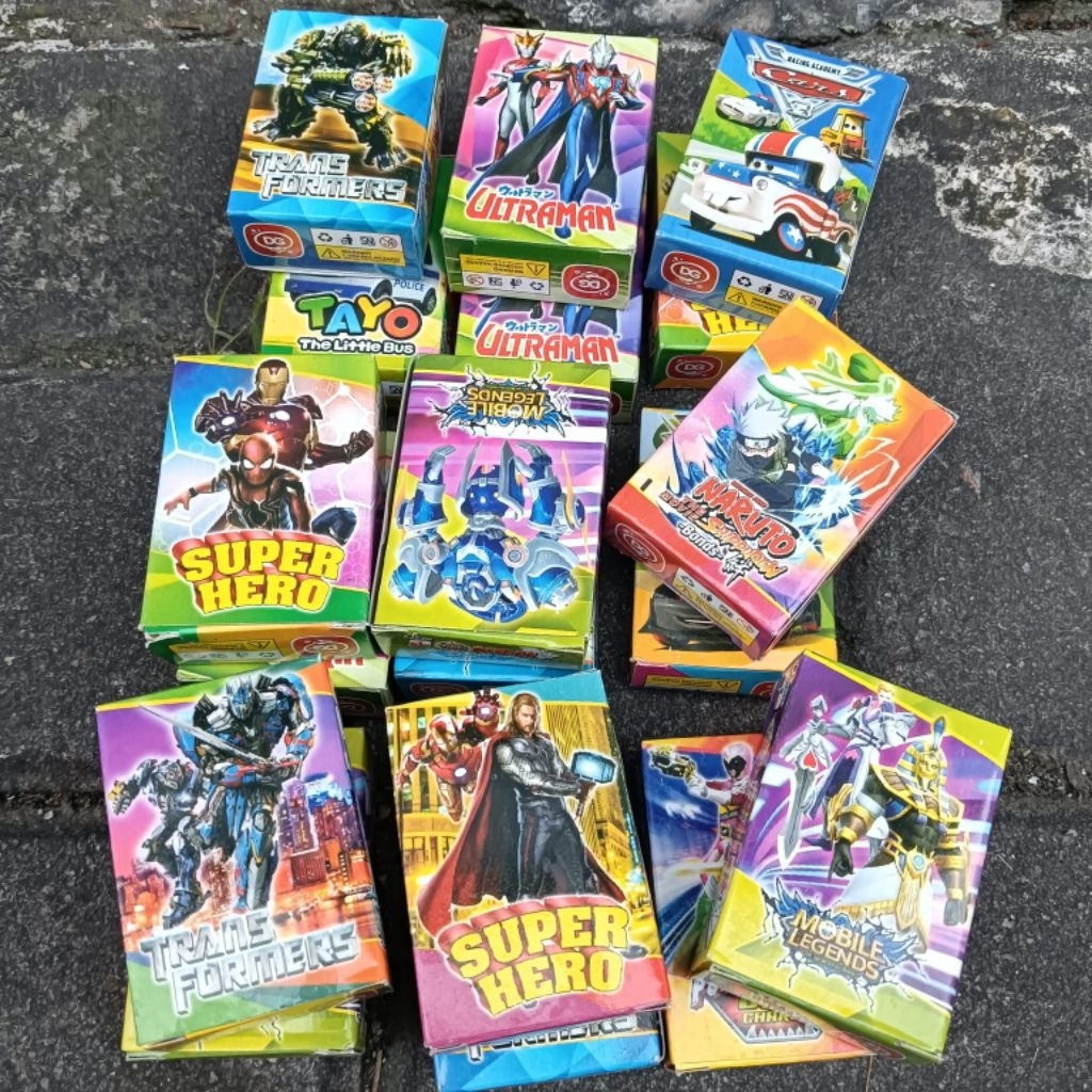 12 kotak Mainan Kartu Poker remi kecil Gambar SuperHero Cowok Cewek 4x6cm isi 12x56pcs