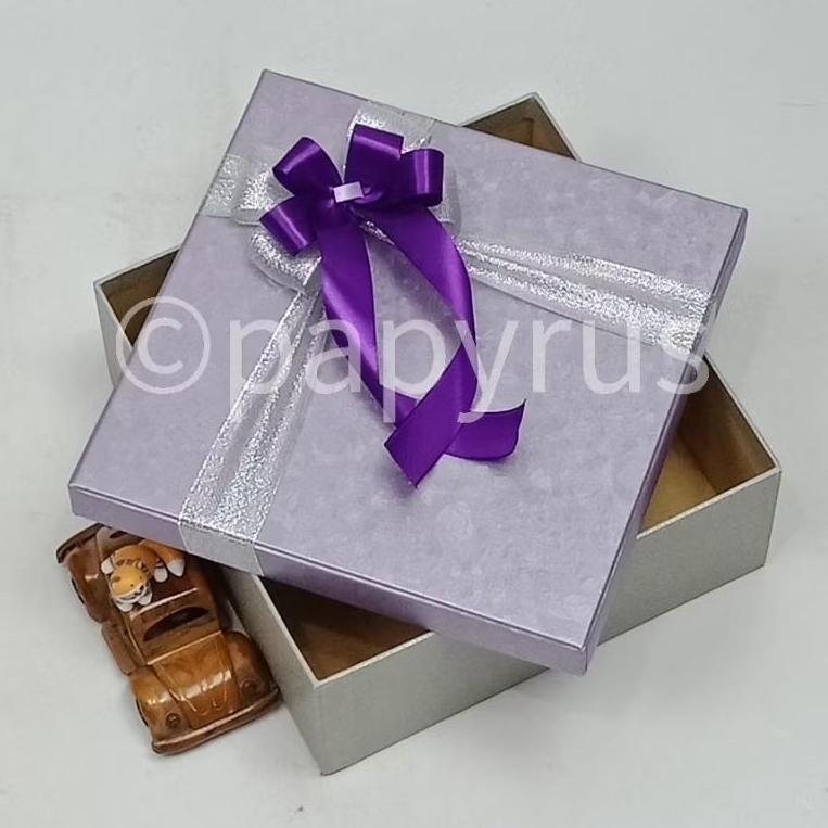 

PAPYRUS Kombinasi 25x25 Tinggi 8cm Kotak Kado Gift Box Hardbox Hampers Hadiah V3