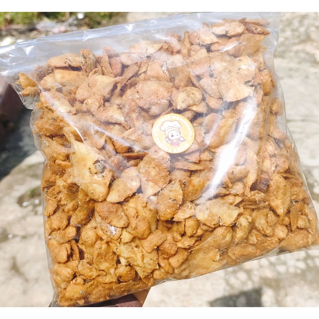 

Pepetek Ikan Asin Crispy, asin gurih renyah extra daun jeruk. 500 gram