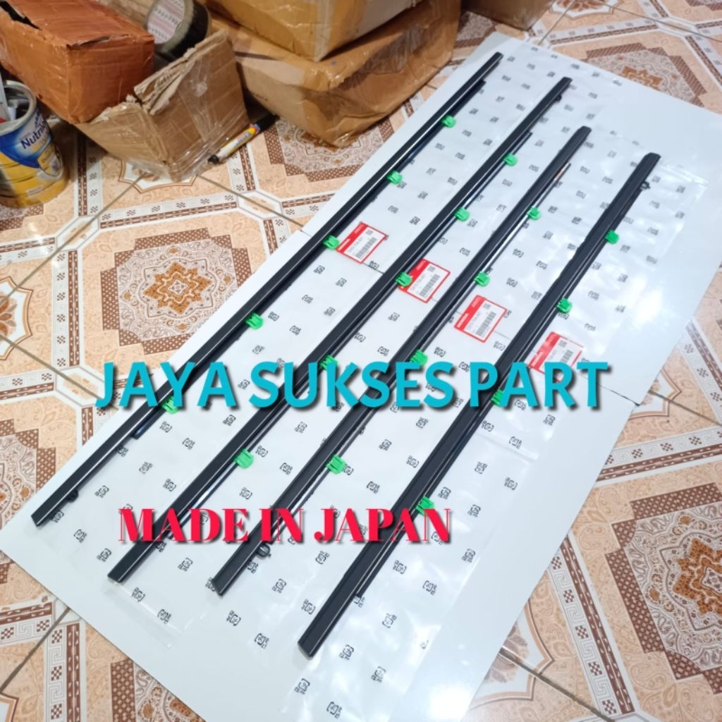 Pelipit Karet Kaca Pintu Luar Honda CRV Gen-4 2012 2014 2015 2016 2016