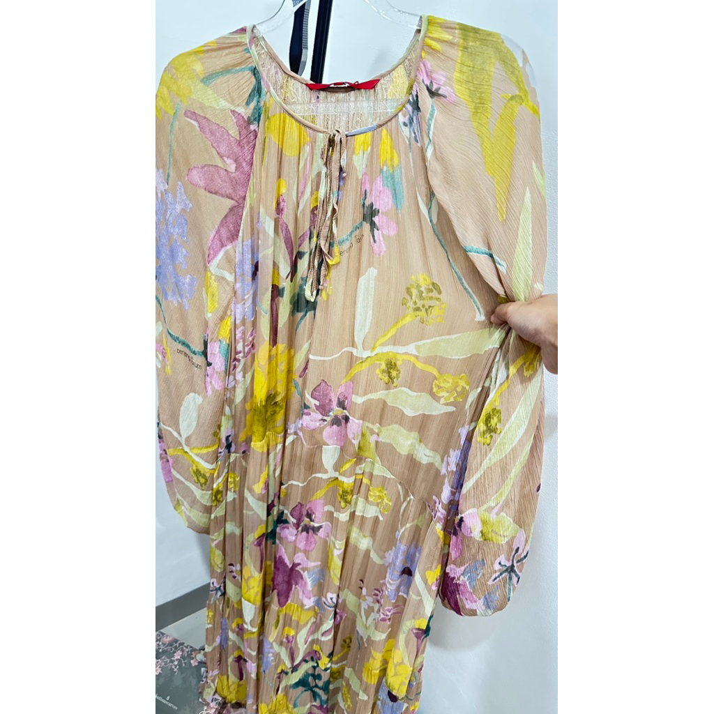 preloved Benang Jarum dress redlabel vgc Romantic garden. tulisan benang jarum bertebaran