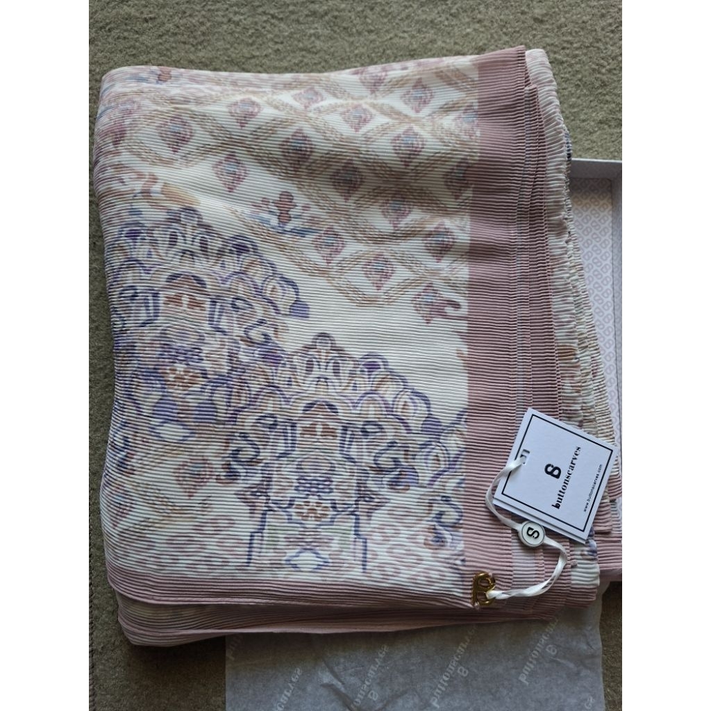 Buttonscarves Pleated Shawl ORI