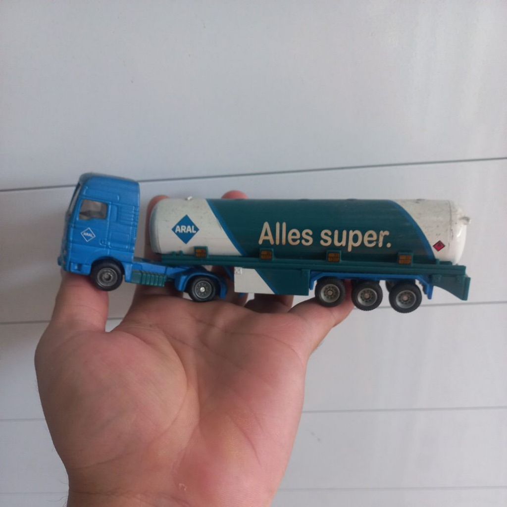 Diecast truck siku