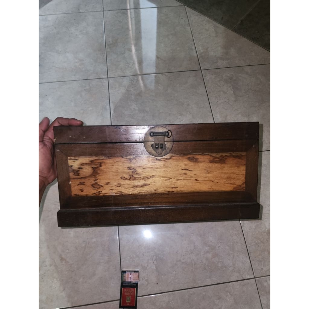 kotak peti kayu unik kuno jadul langka antik peninggalan