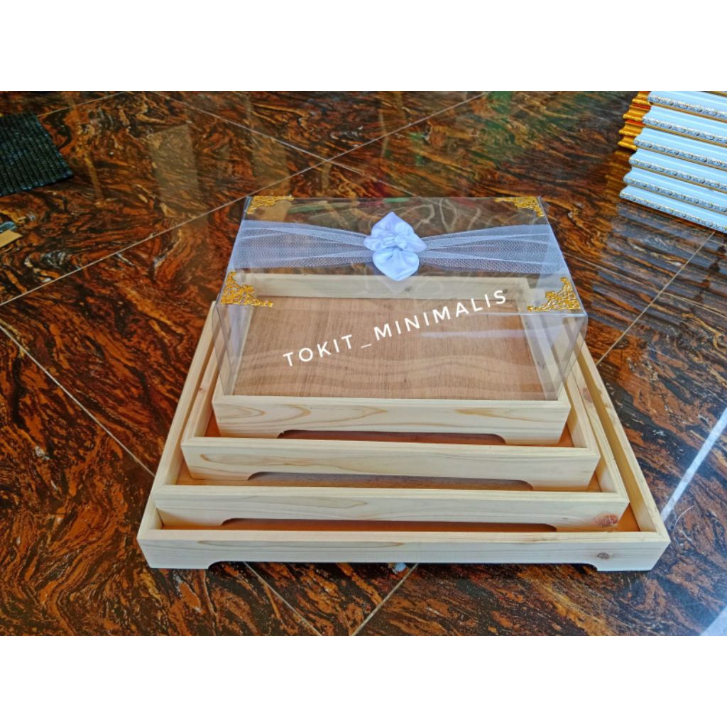 

KOTAK BOX HANTARAN PERNIKAHAN KAYU JATI BELANDA NATURAL BERKAKI TUTUP MIKA