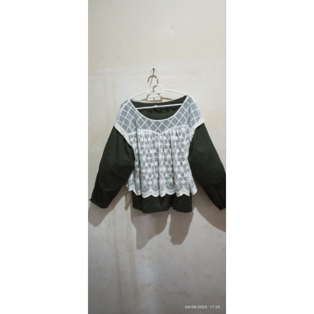 PL_blouse UNIQLO army + vest brukat bw