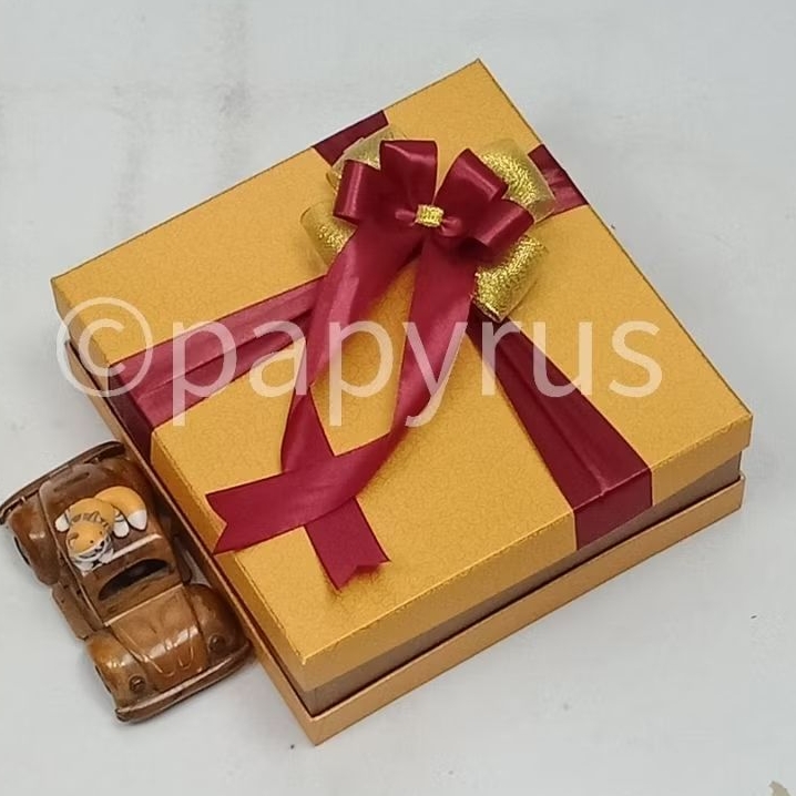 

PAPYRUS Sandwich 22,5x22,5 Tinggi 8cm Kotak Kado Gift Box Hardbox Hampers V1