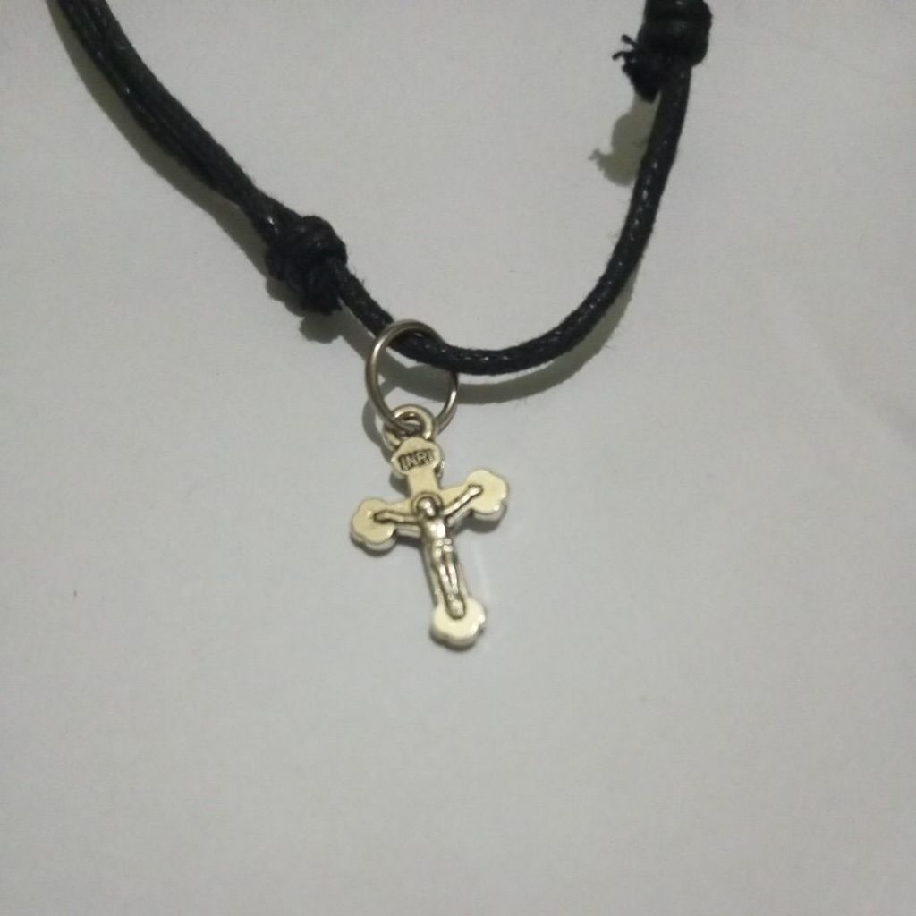 kalung salib kecil anti karat
