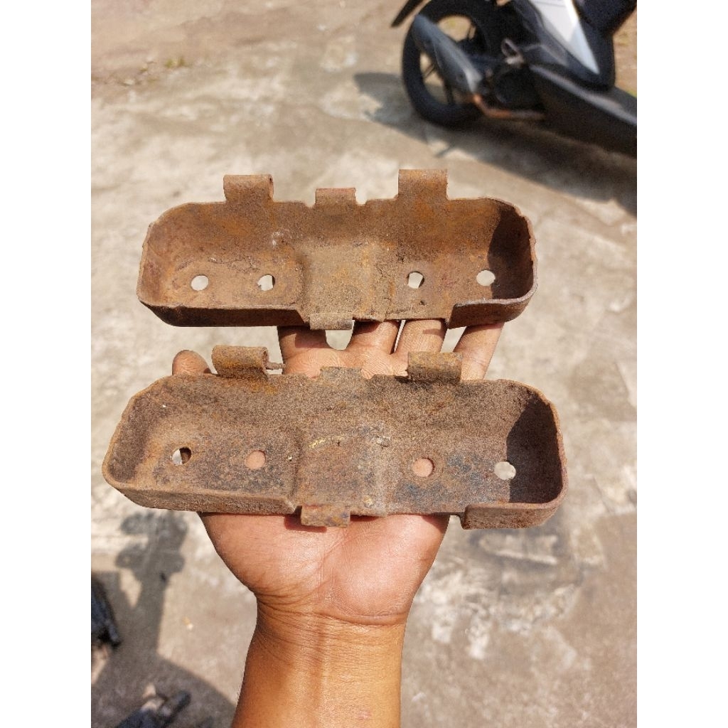 Engsel Jok Dudukan Jok Yamaha V80 V75 Original