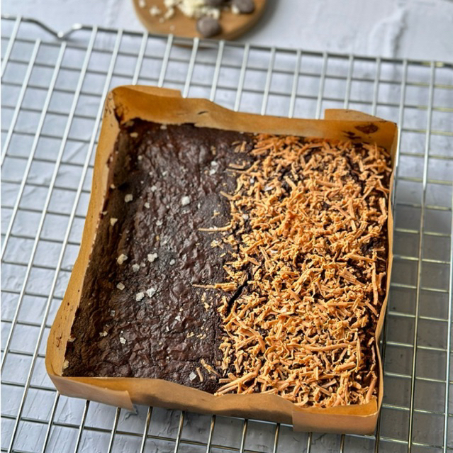 

Brownies Fudgy Hamper Set Kue Ulang Tahun Mini Namubakes Premium Gift Box 18x18cm brownis panggang