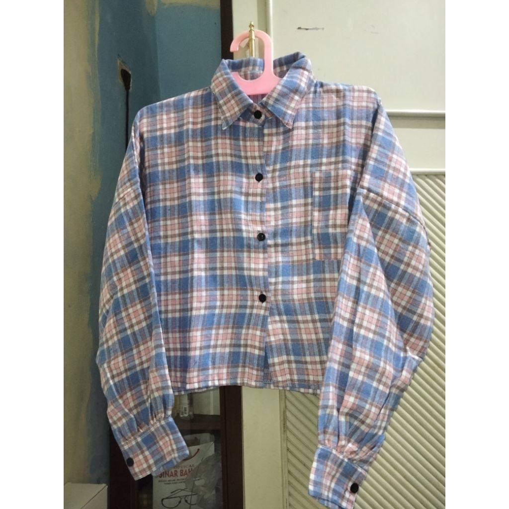 KEMEJA CROP KOTAK-KOTAK