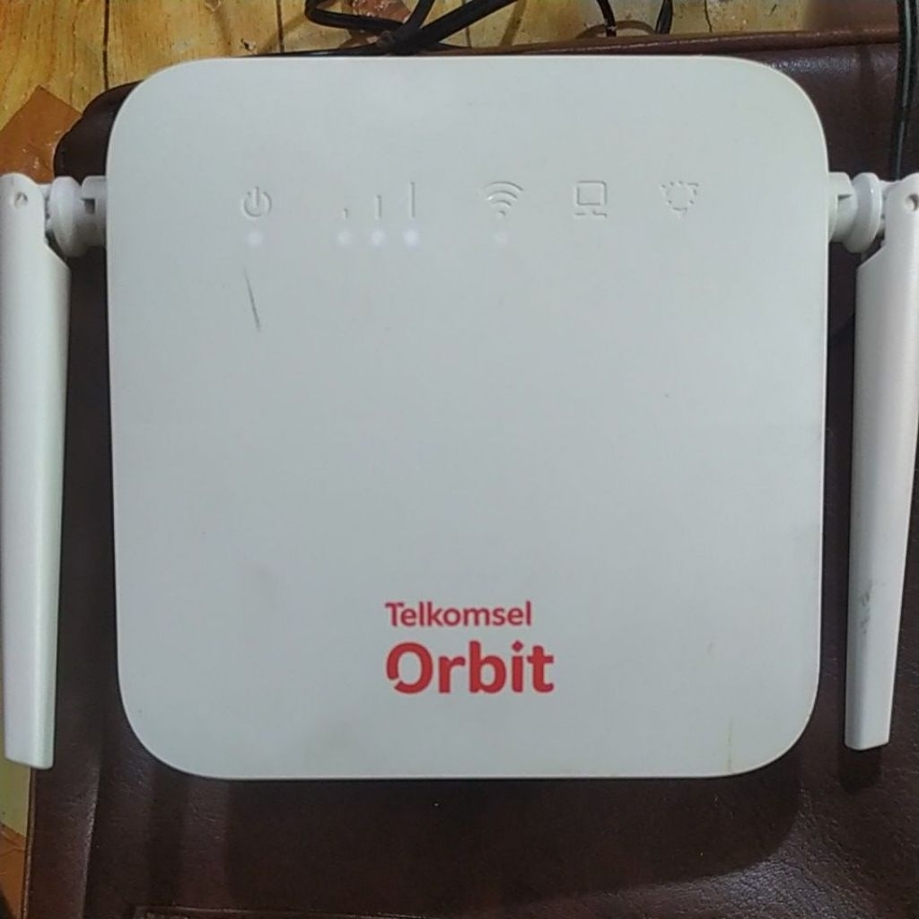 Telkomsel orbit hkm0130 belum unlock hanya bisa pakai kartu Telkomsel dan sejenis nya kondisi unit n