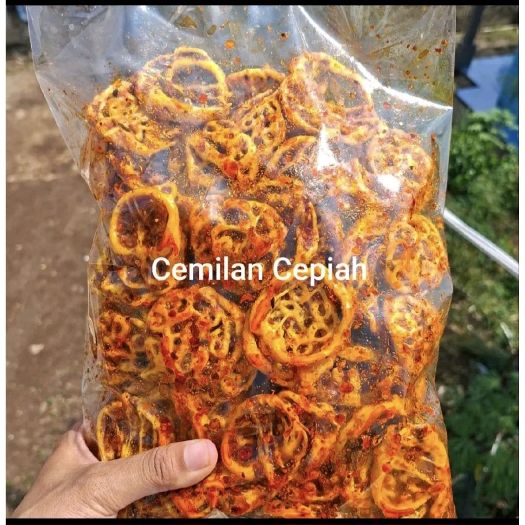 

KERUPUK MIE PEDAS DAUN JERUK KEMASAN 500 GRAM