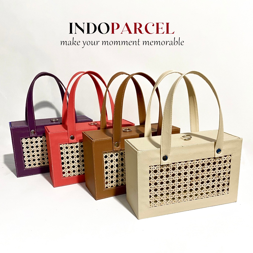 

INDOPARCEL - Tas Box Hampers Tengteng Kombinasi Rotan Gift Box Tengteng Hadiah Bungkus Kemasan Hari Jadi Hard Box Rotan Ulang Tahun