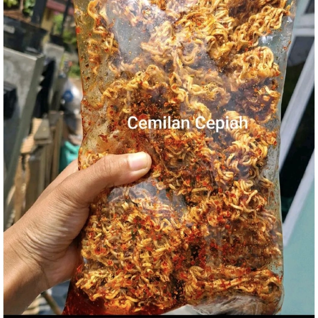 

Mie kriuk kremes pedas daun jeruk 500 gram