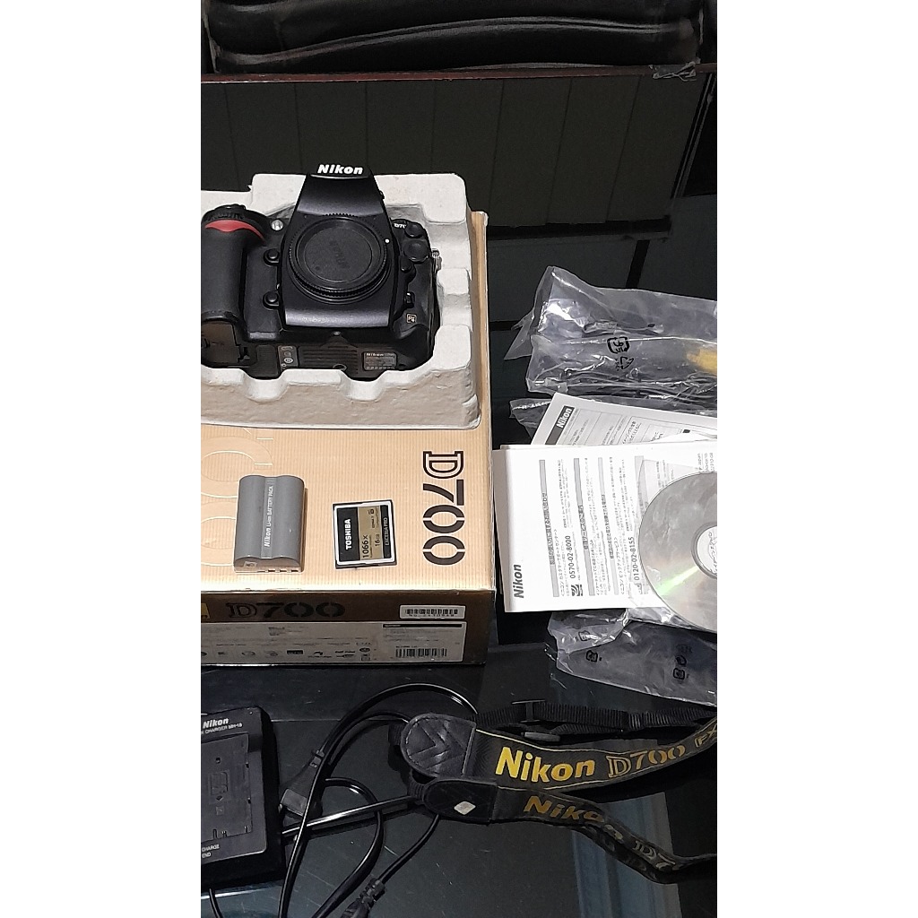 DSLR Nikon D700 FX body full frame