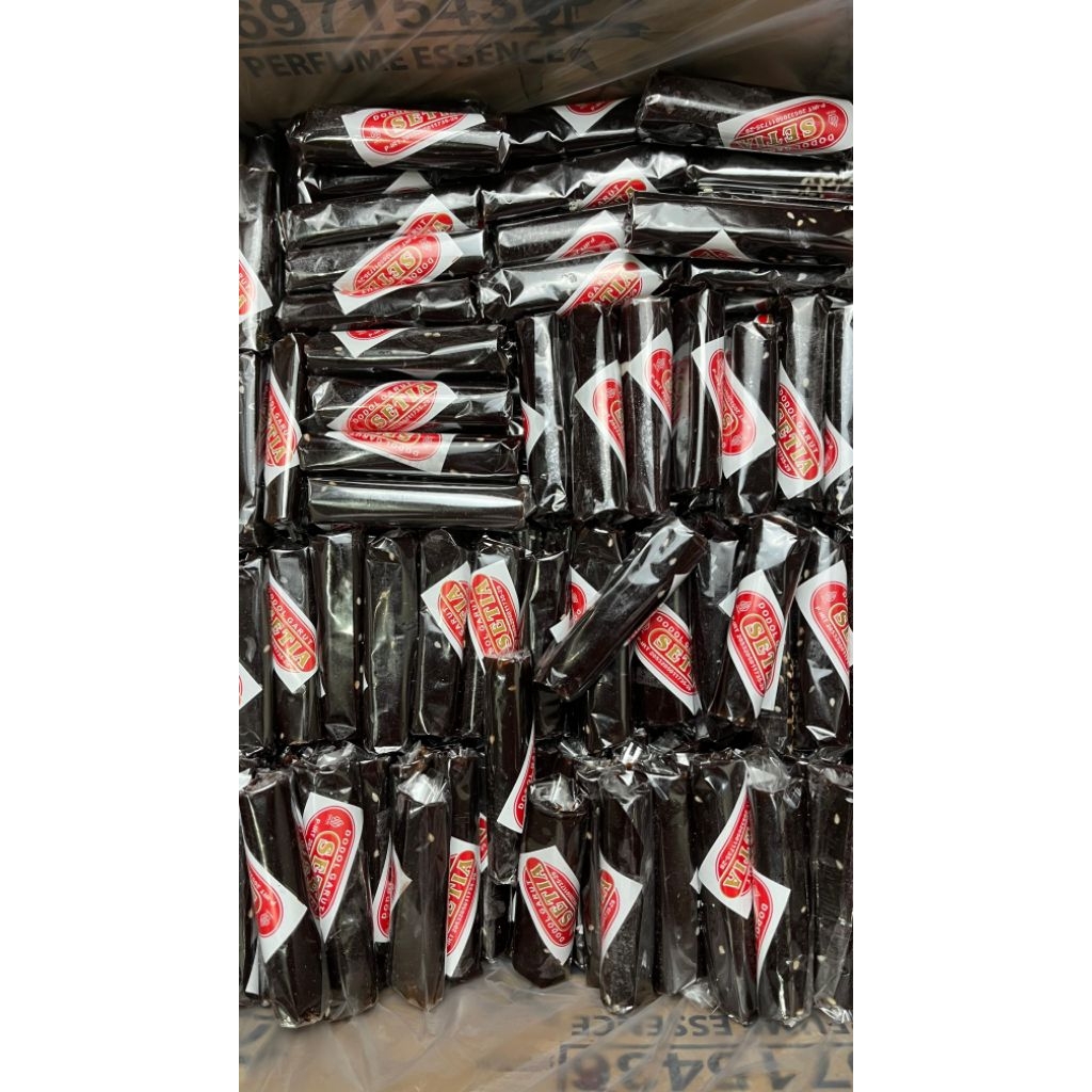 

DODOL GARUT KETAN HITAM WIJEN OLEH OLEH KHAS GARUT