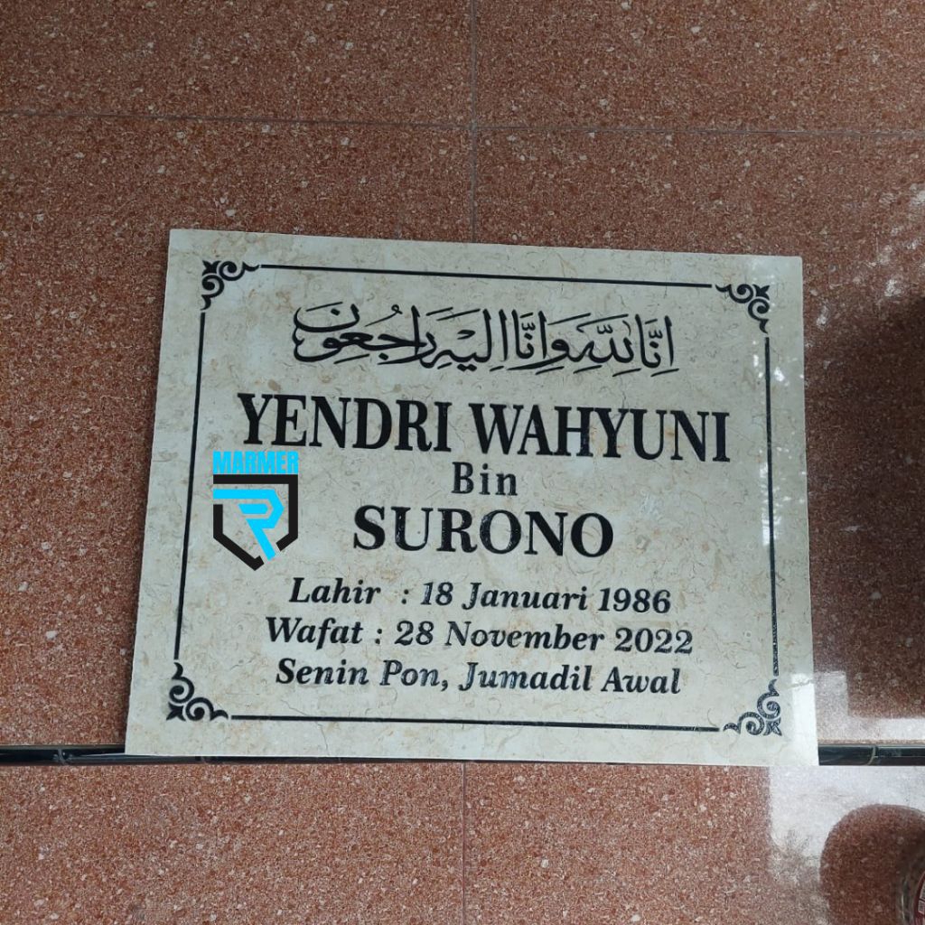 Nisan lembaran batu marmer putih