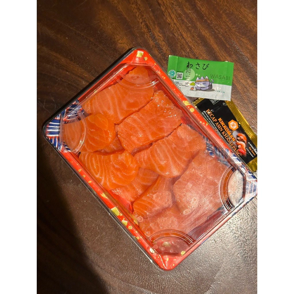 

PROMO Salmon Sashimi grade 200Gram Free Shoyu & Wasabi