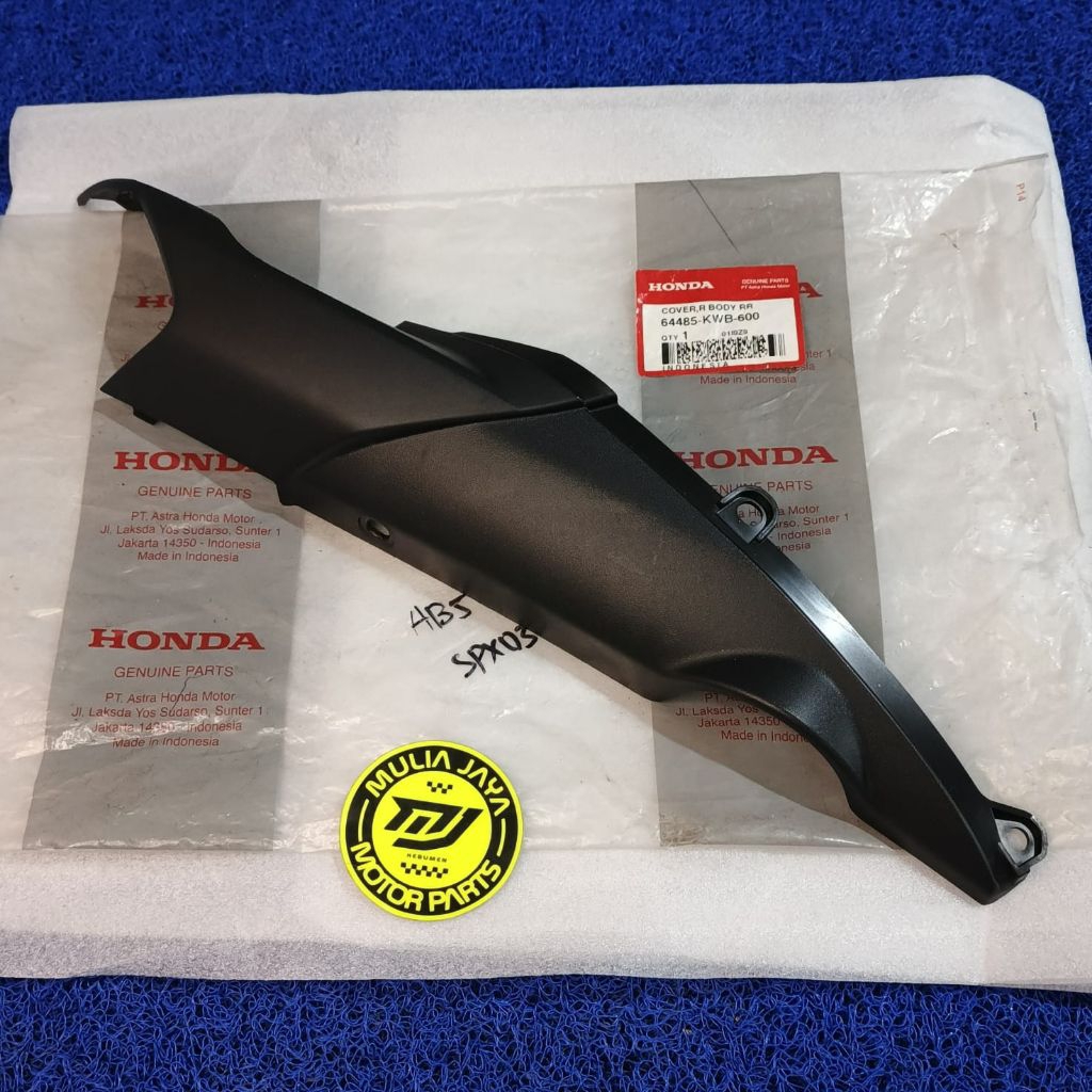 COVER SAMBUNGAN BODY KECIL BELAKANG KANAN ATAU COVER R BODY RR HONDA BLADE 110 OLD LAMA ORIGINAL AHM