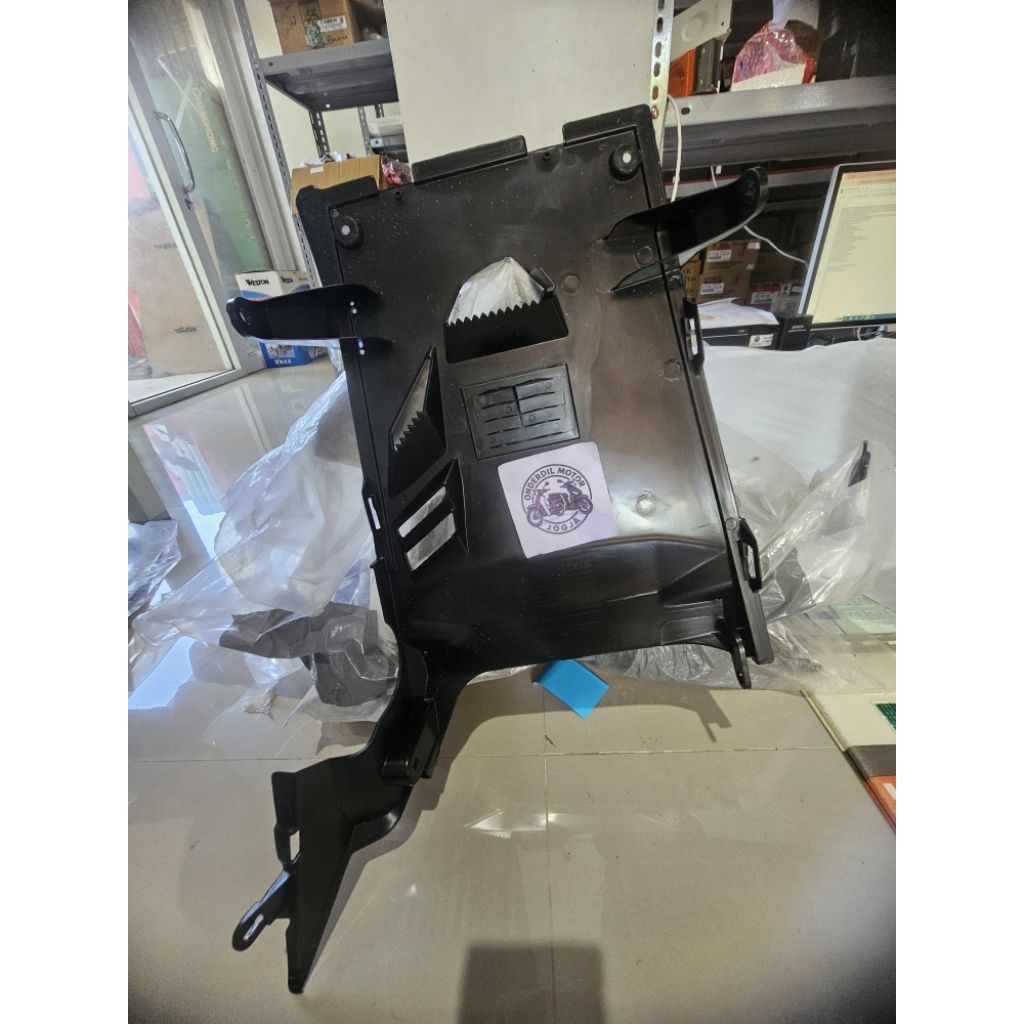 Cover Under Vario 150 Tahun 2018 Merek Honda