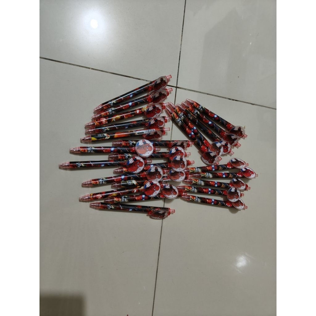 

pulpen warna hitam spidermen