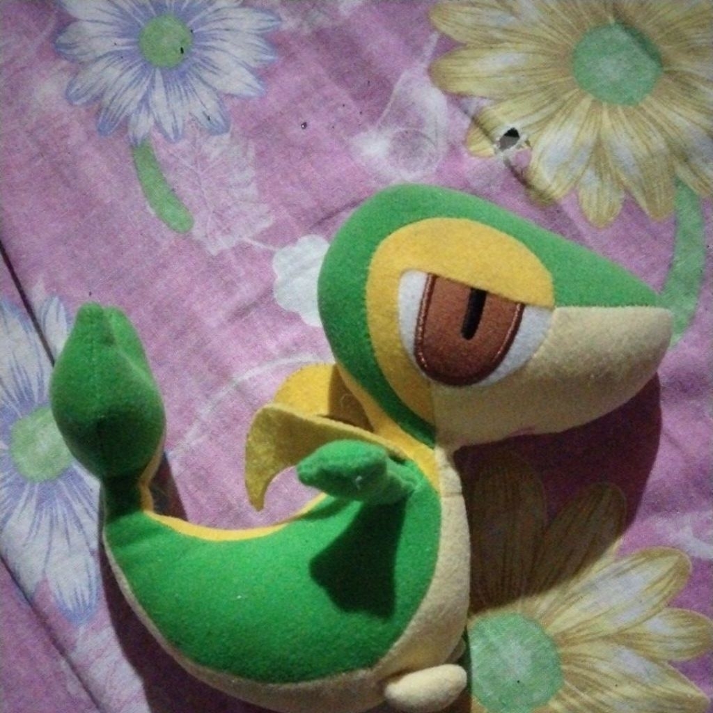 Boneka pokemon snivy brand Takara Tomy