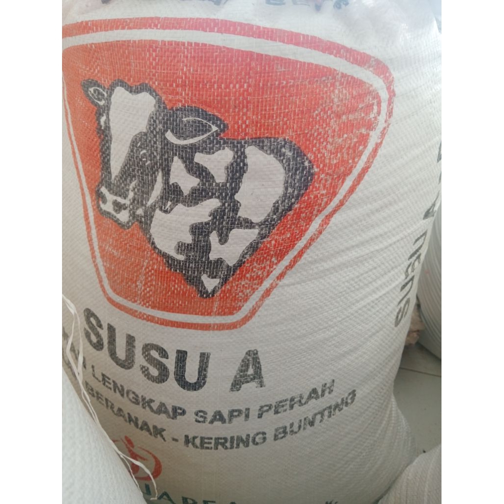 Susu A konsentrat untuk memperlancar air susu pada hewan produk Comfeed kemasan 50kg