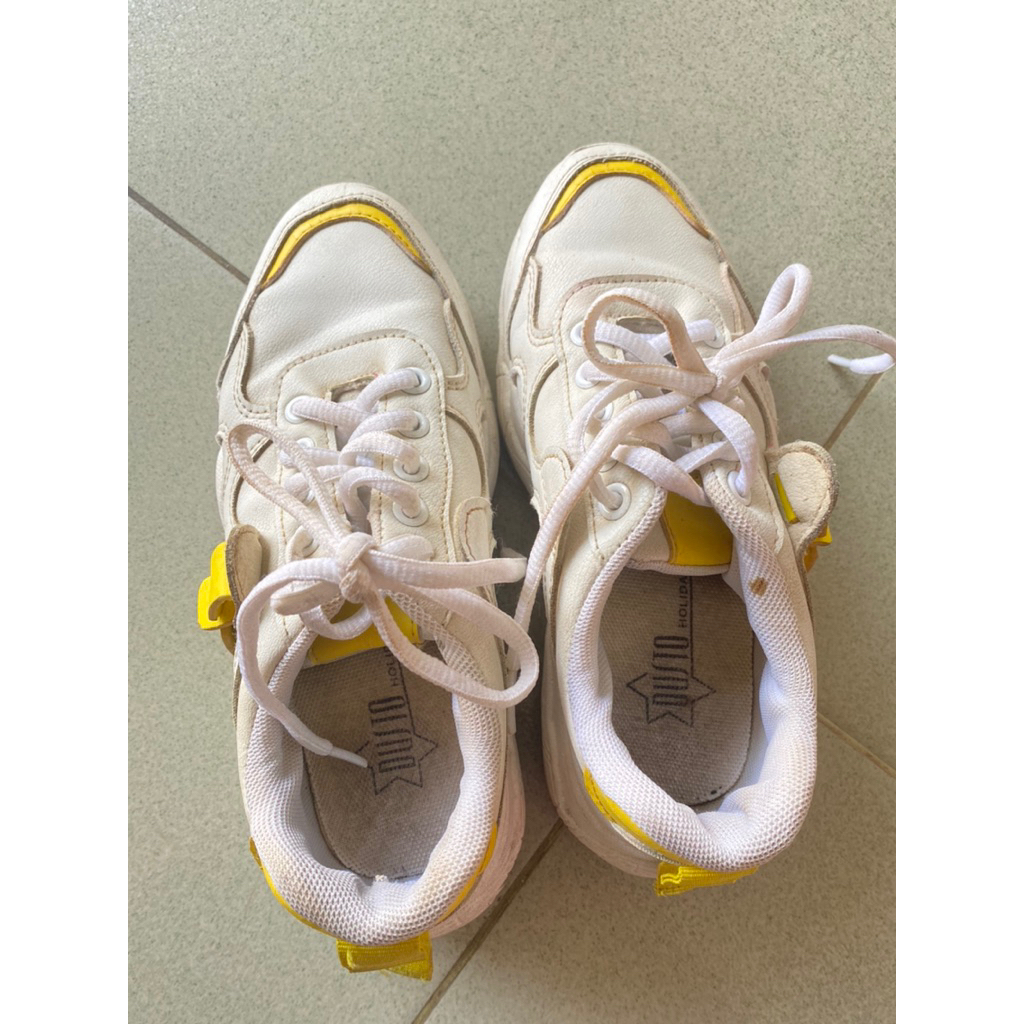 SEPATU PUTIH PRELOVED